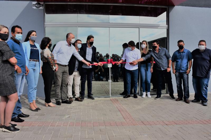 Vereadores prestigiam inauguração do Programa Laranjeiras Tecnológica, aprovado na Câmara